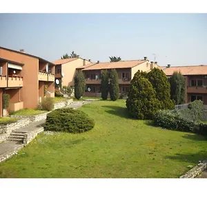  Appartamento Comodo Al Lago E Gardaland Italia